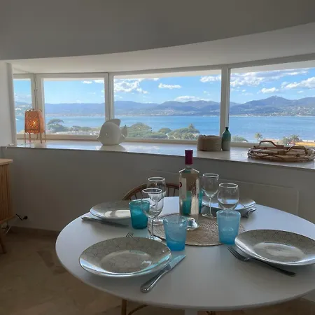 Standing, Vue Golfe Avec Parking Gratuit Apartman