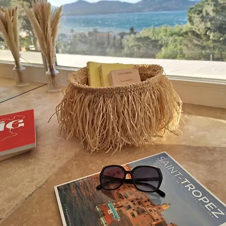 Standing, Vue Golfe Avec Parking Gratuit Apartman